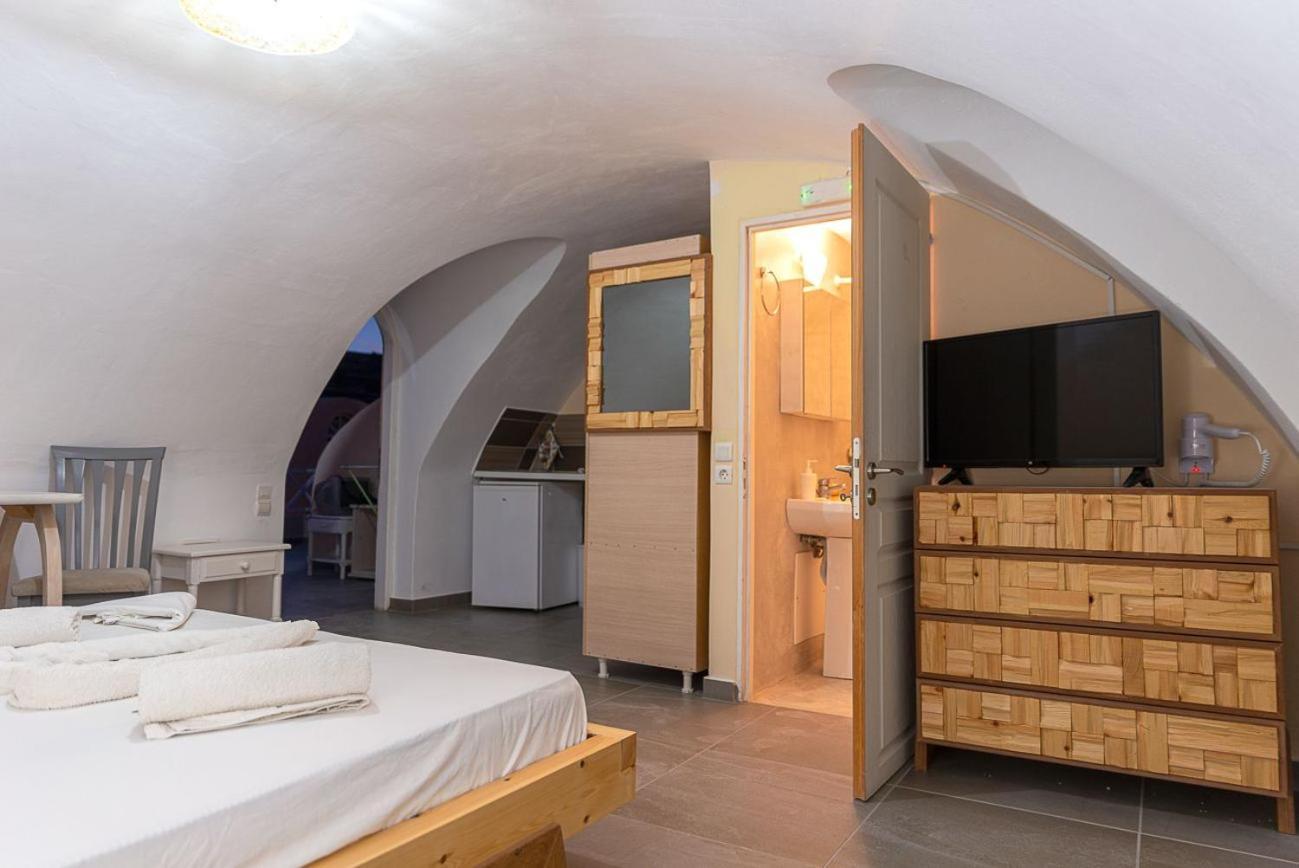 Leon Lux Aparthotel Perivolos (Santorini)