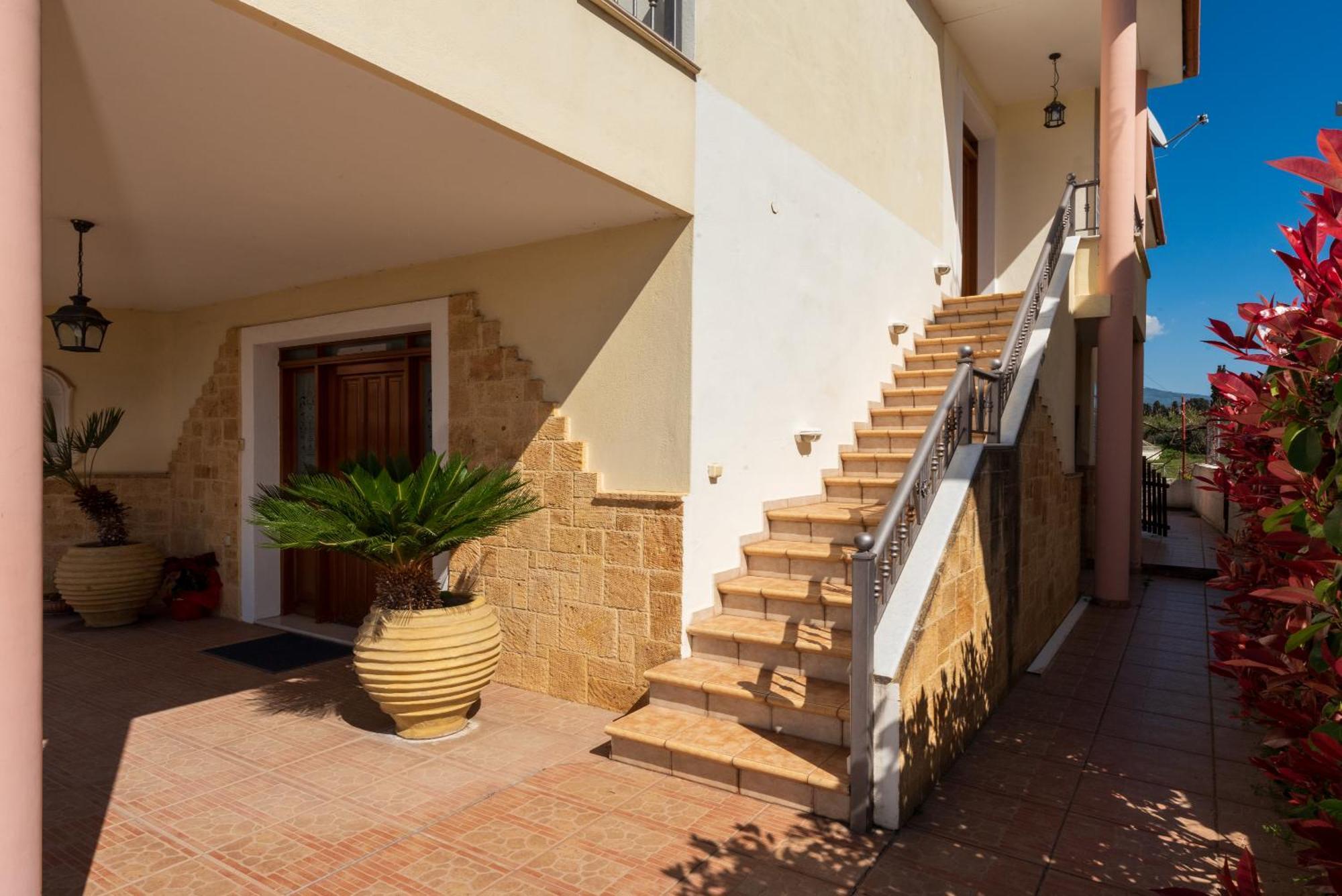Apartment Christina's Twin Palm Trees House Agria