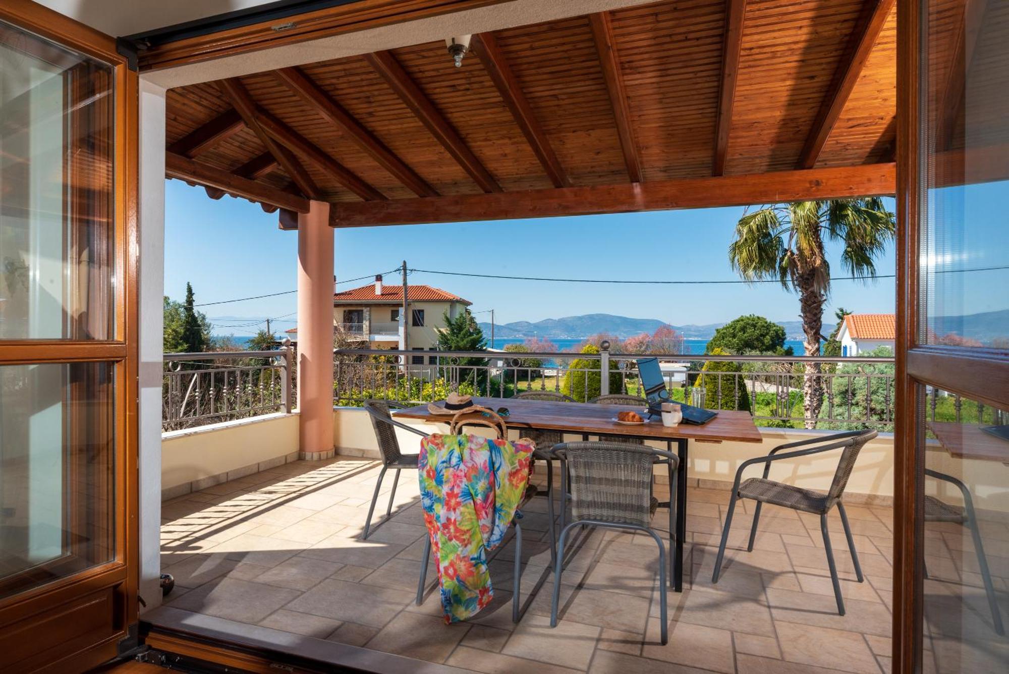 Christina's Twin Palm Trees House Apartment Agria