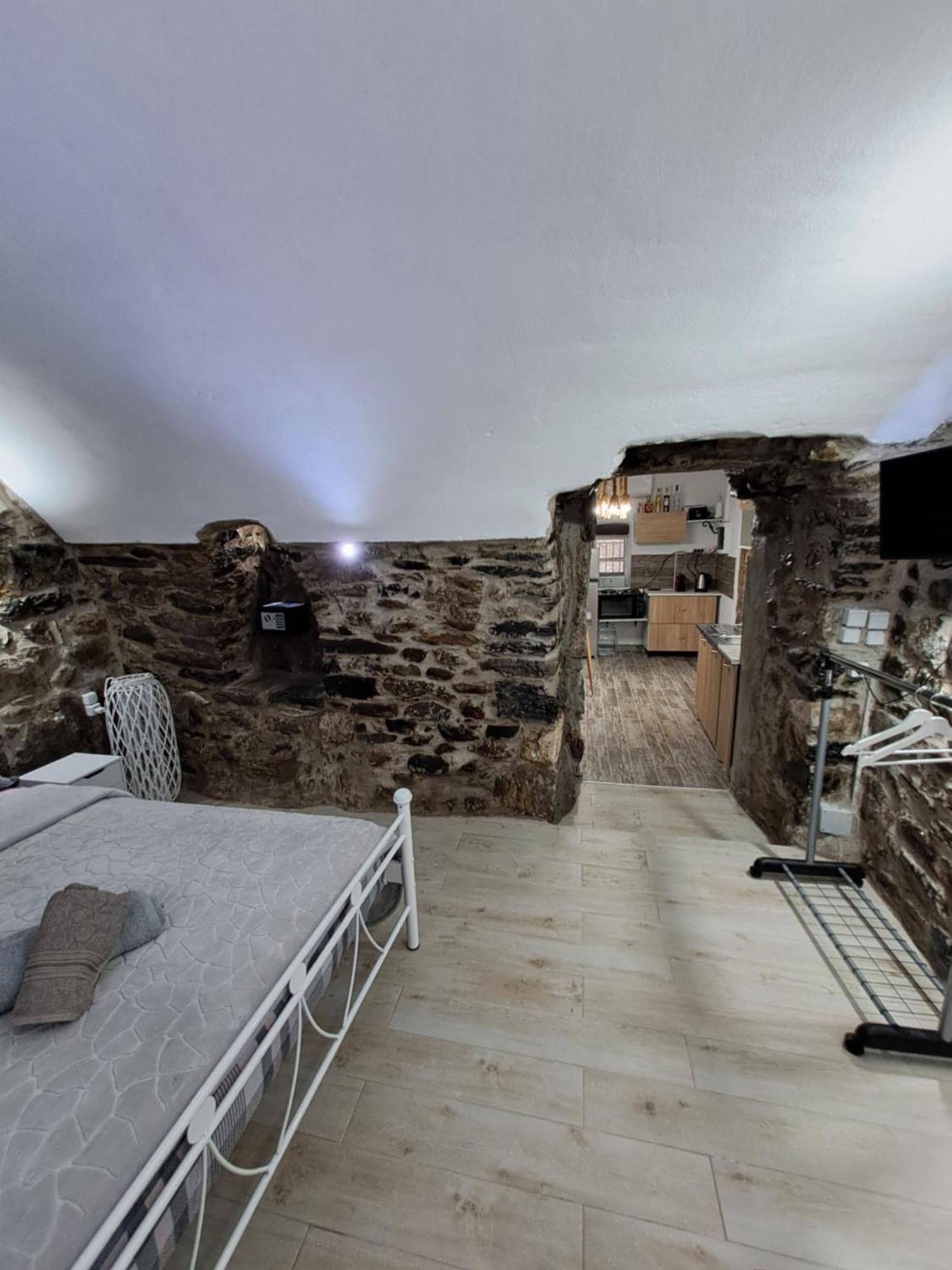 Plavoukos'house * Kotronas