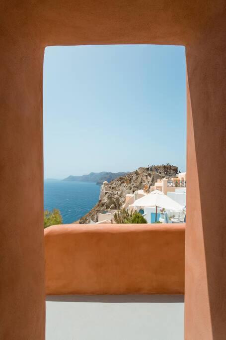 Terracotta Cave House Oia (Santorini)