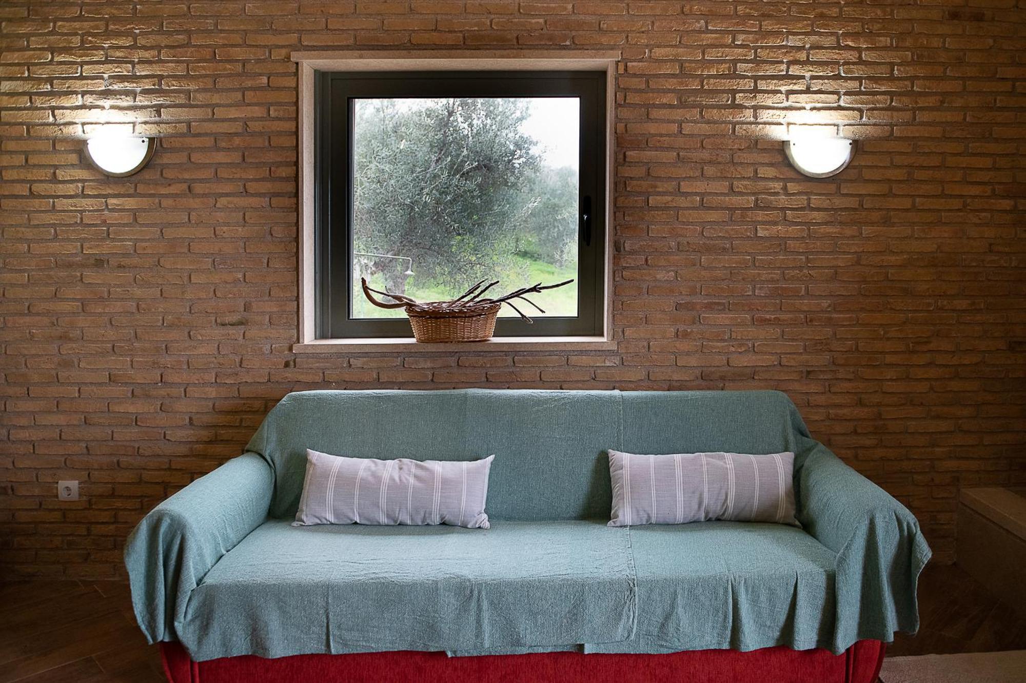 Tritsili House