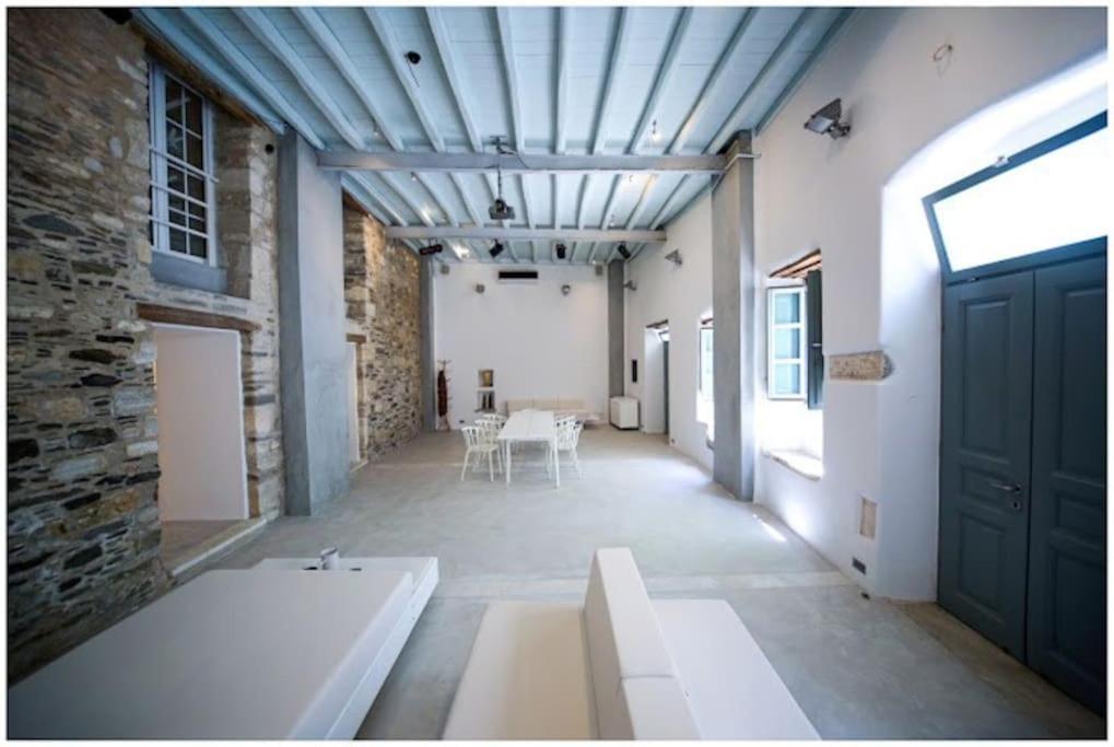 La Galerie - Art House Parikia Holiday home