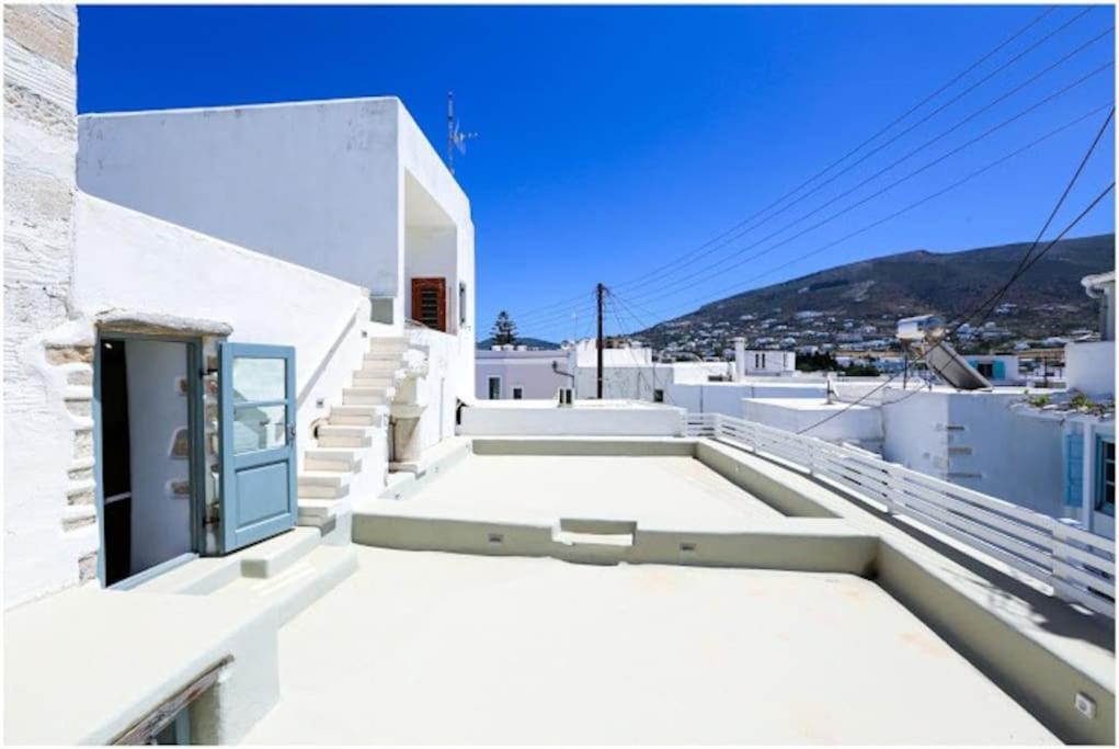 La Galerie - Art House Parikia Holiday home
