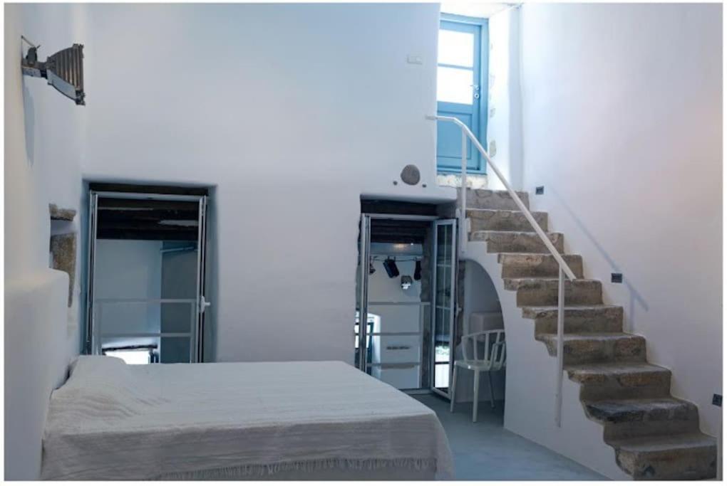 La Galerie - Art House Parikia *