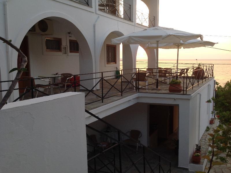Aparthotel Travlos Eleios-Pronnoi