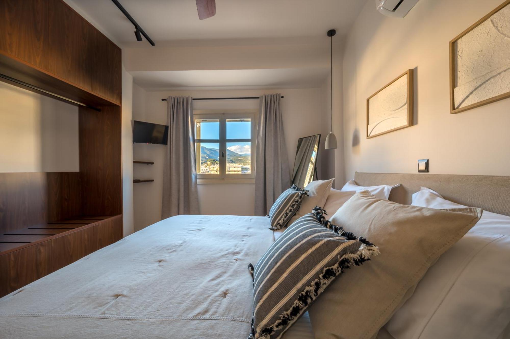 Balcony Luxury Apartment *