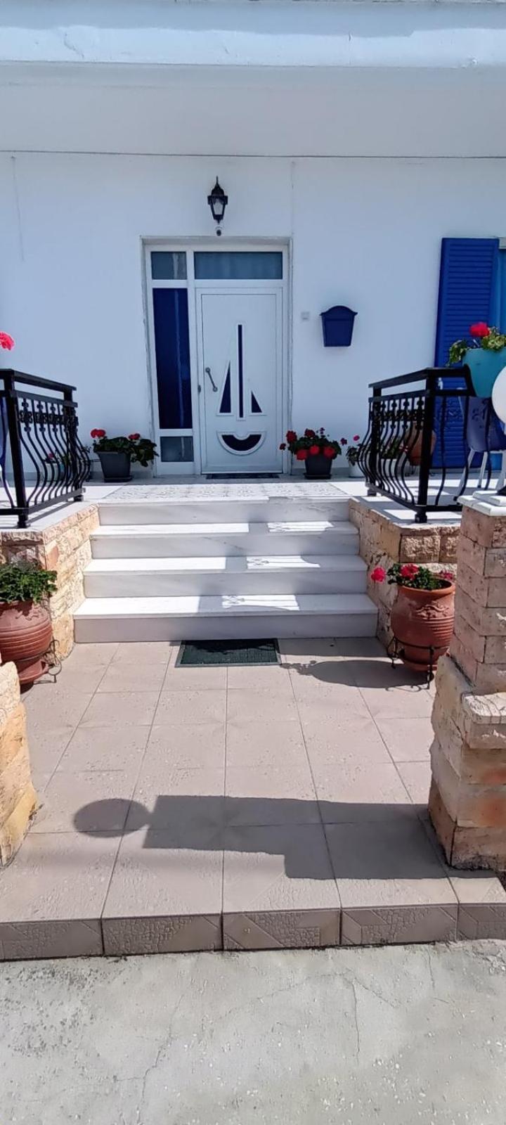 Ntontas Guest house *