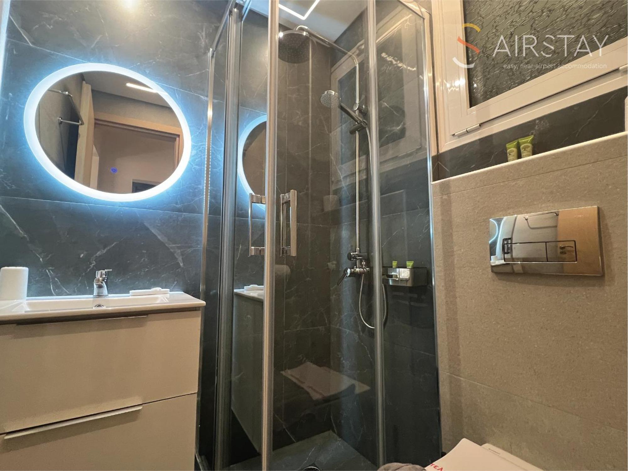 Nautilus Airport By Airstay Apartment