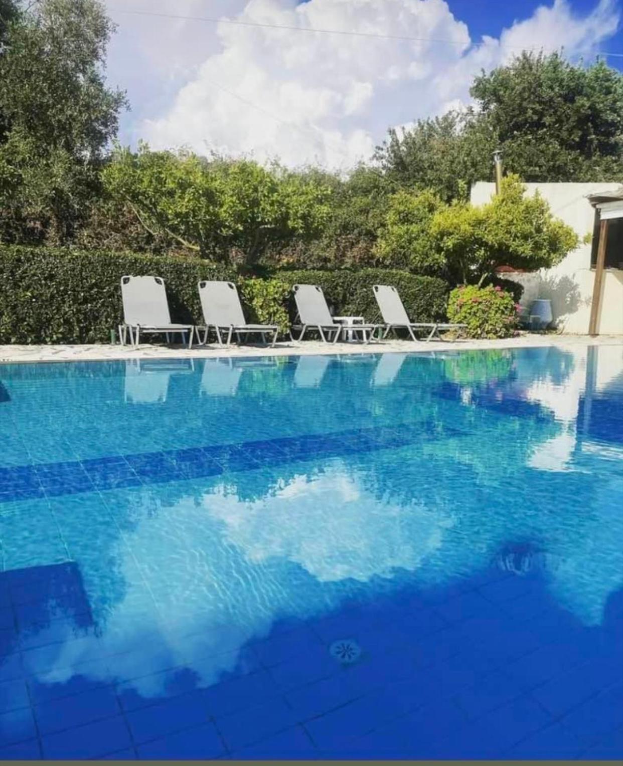 Moulinos Apartment Svoronata