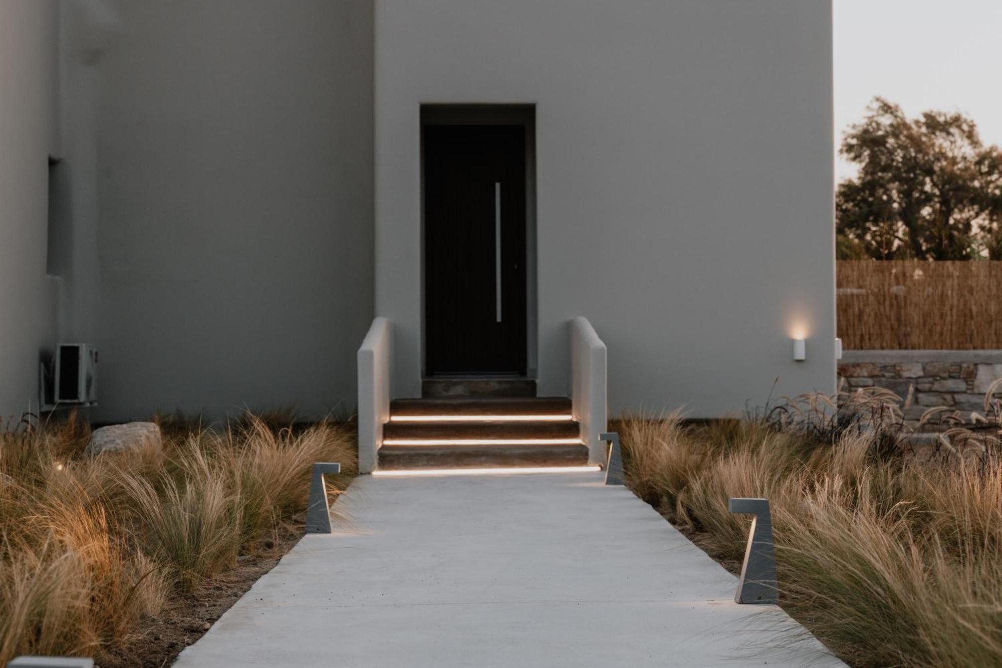 Villa Onym Curated *