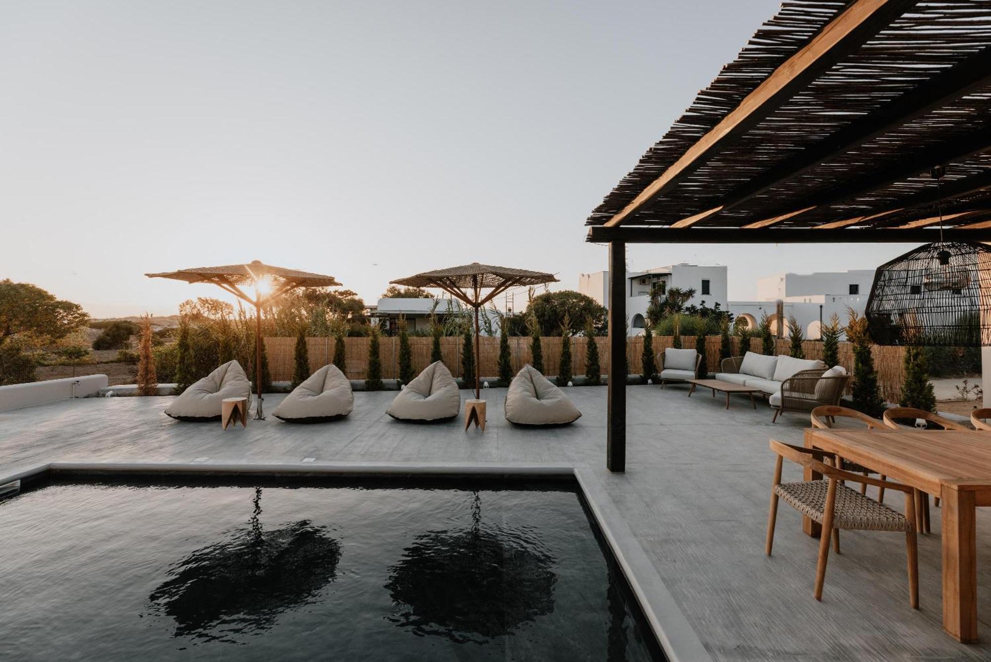 Villa Onym Curated