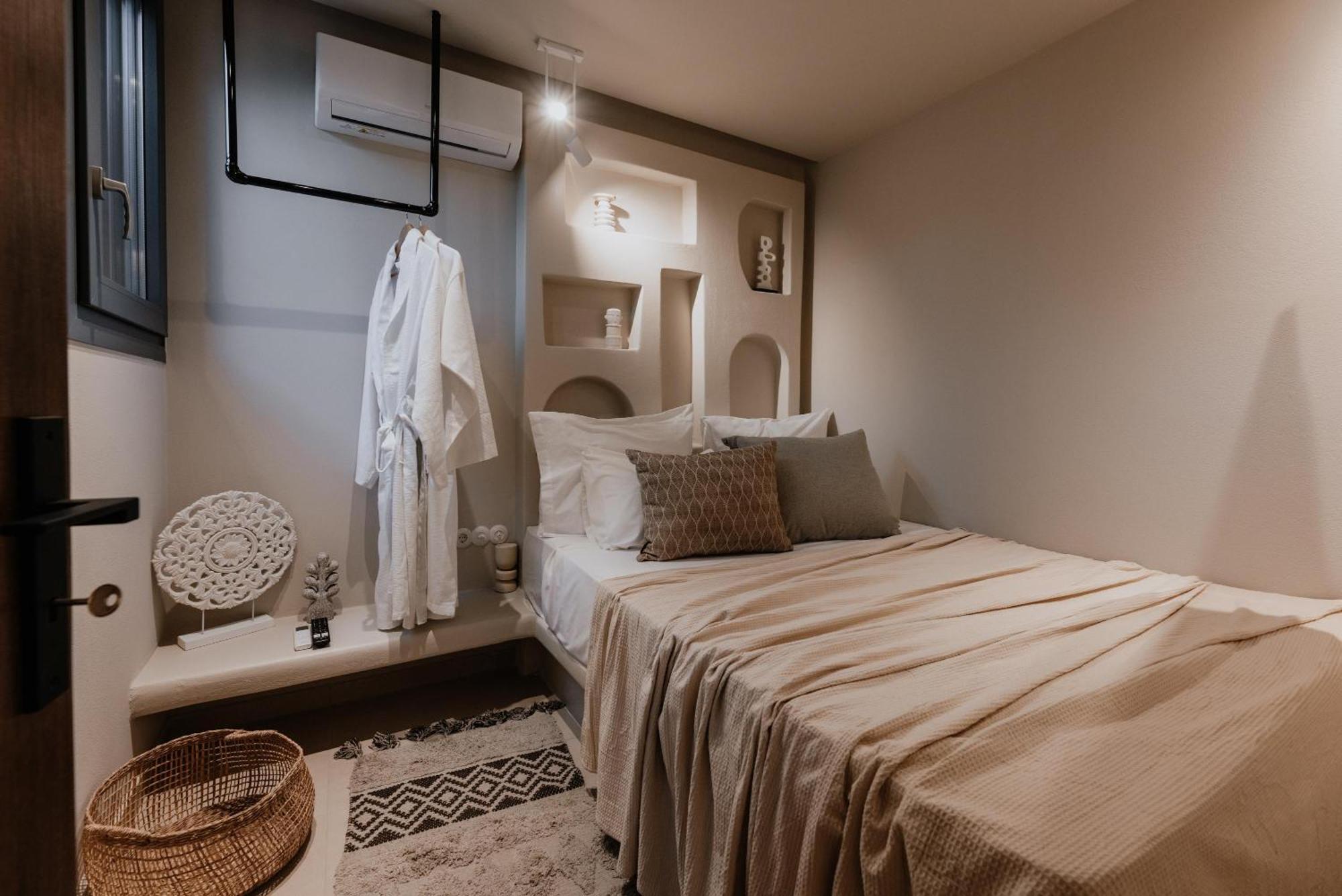 Villa Onym Curated
