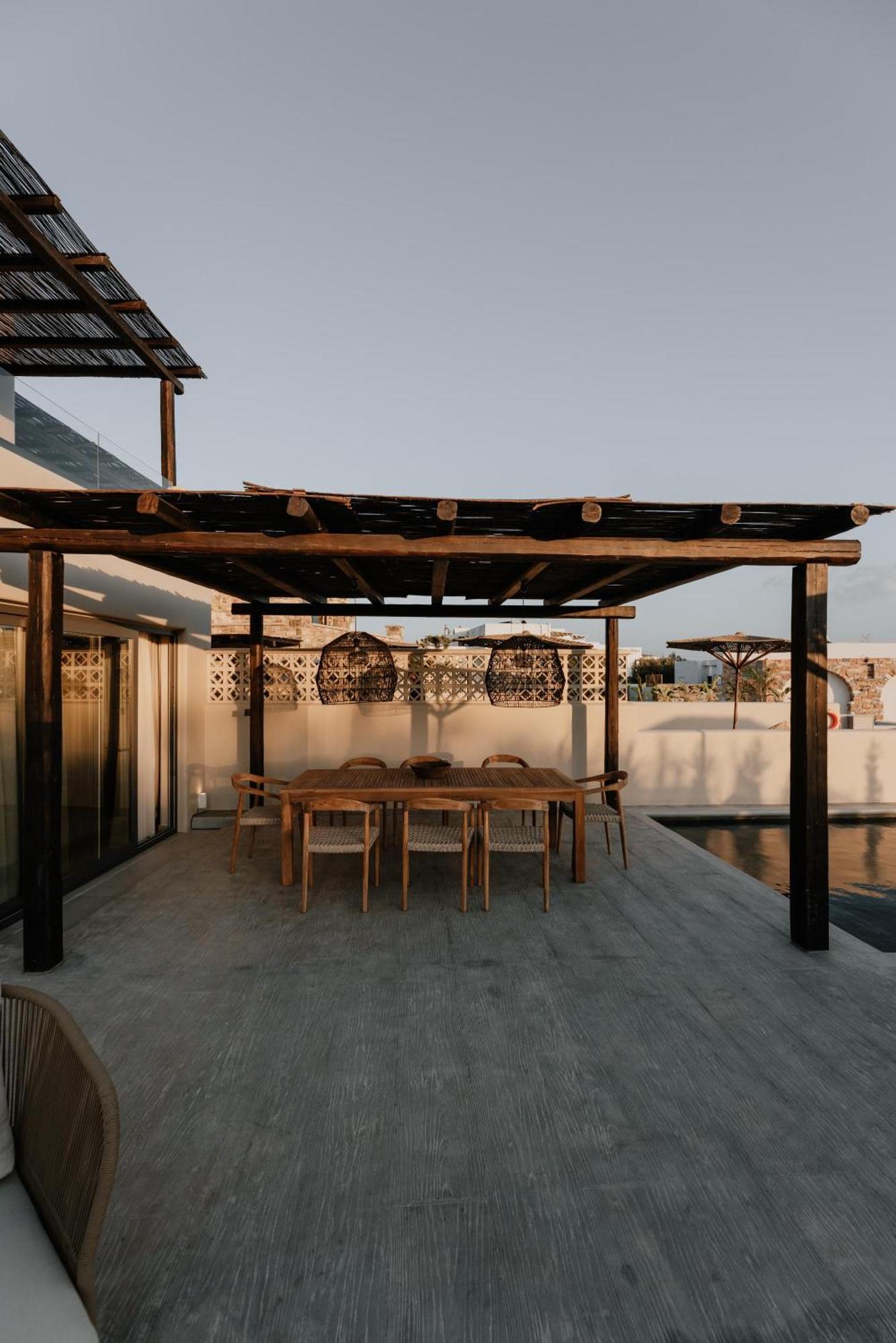 Onym Curated * Plaka (Naxos)