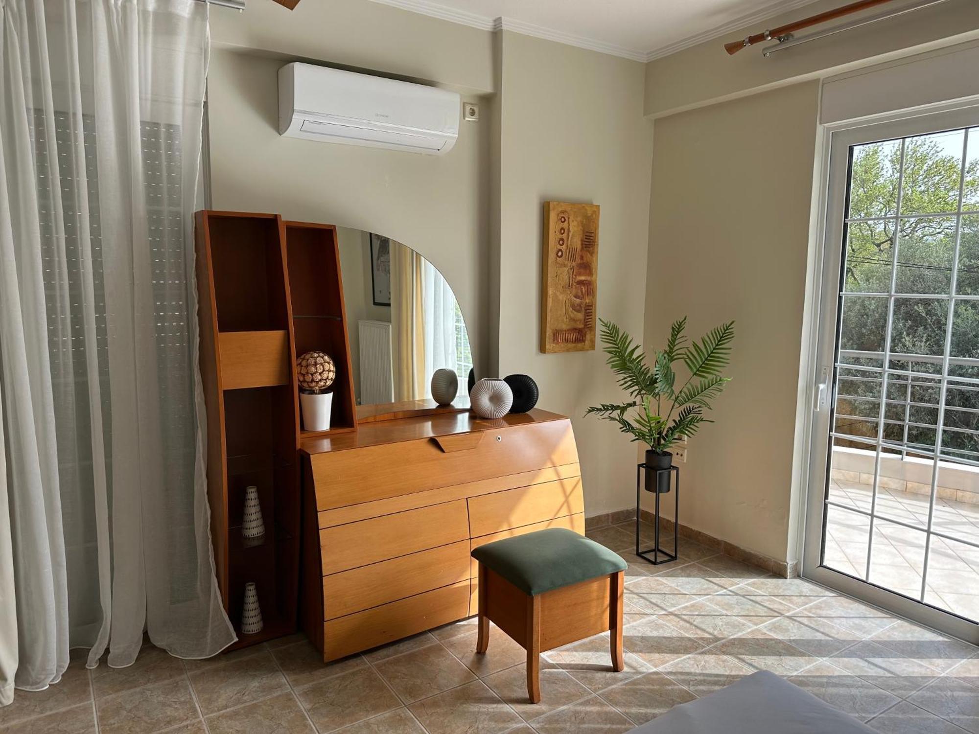 Ariadni Villa *
