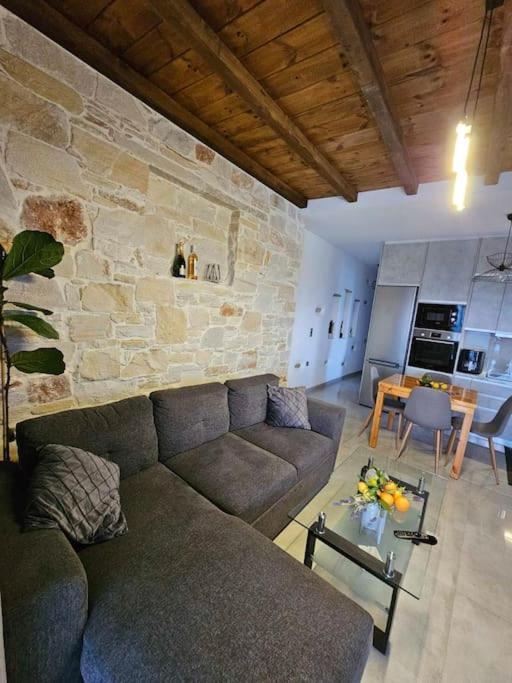 Hillhouse * Drios