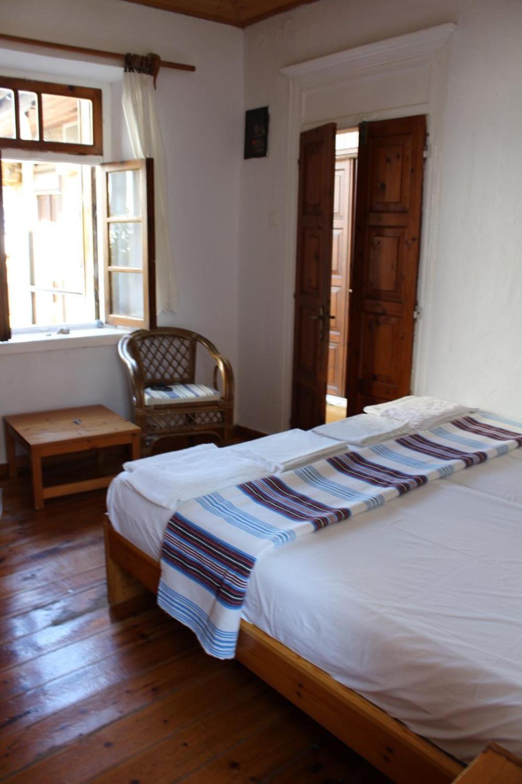 Sotos * Skopelos Town