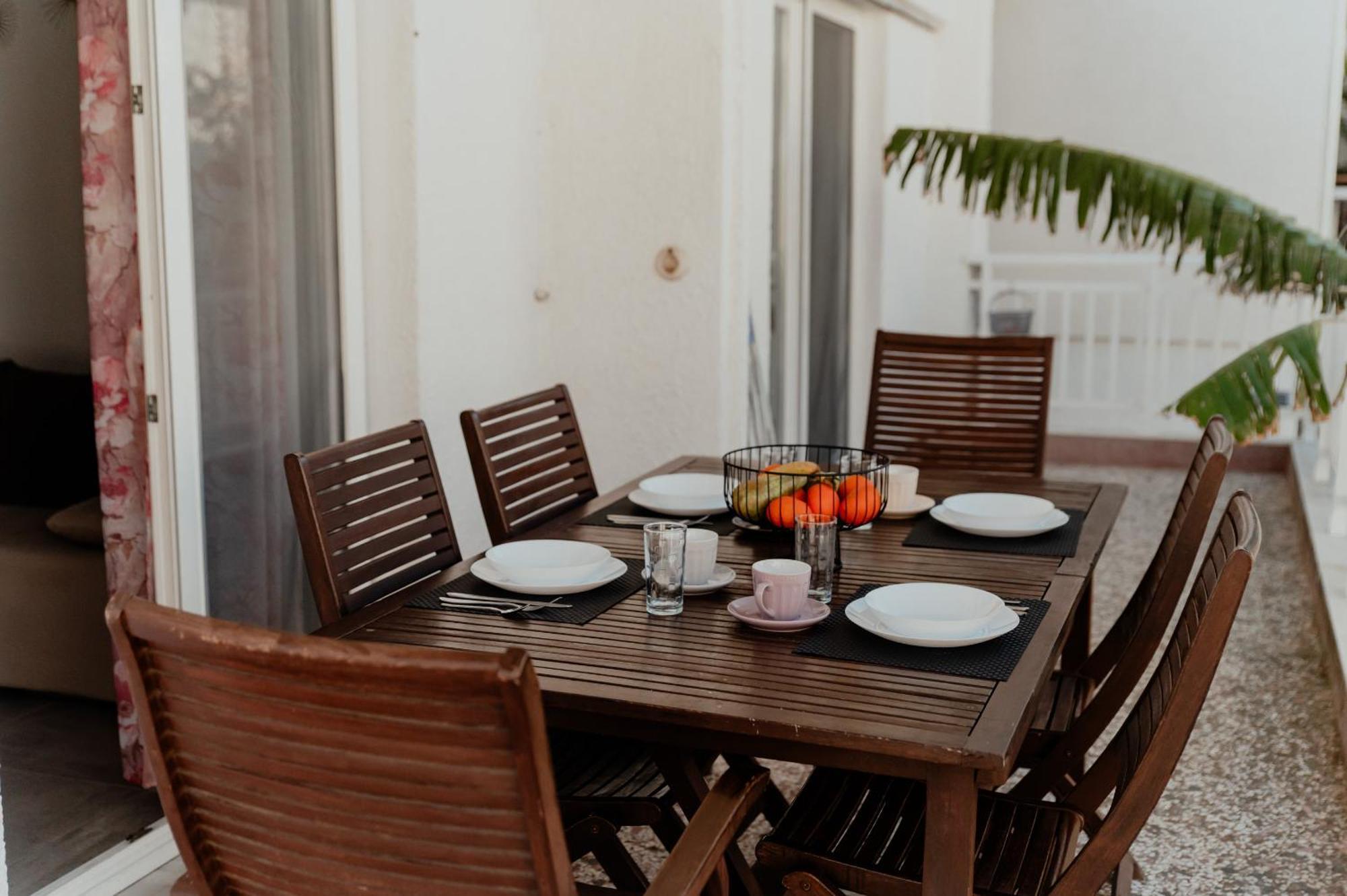 Apartment Banana Leaf House Polychrono