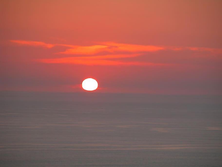 Sunset Seafront Apartment *
