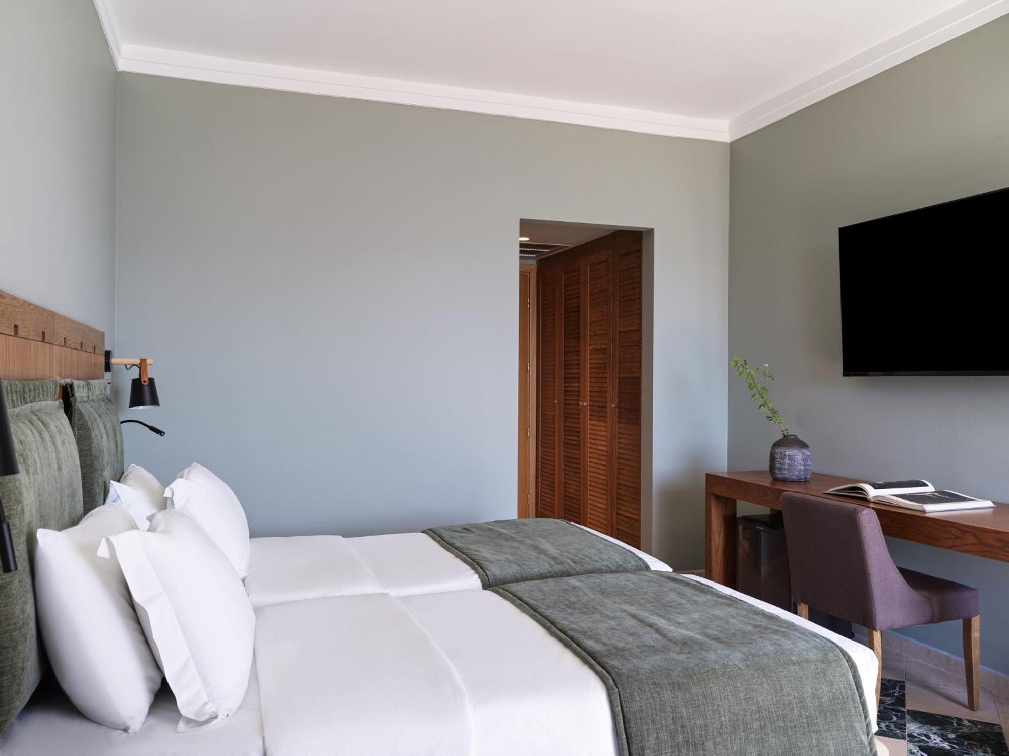 Kalamaki Resort 4*