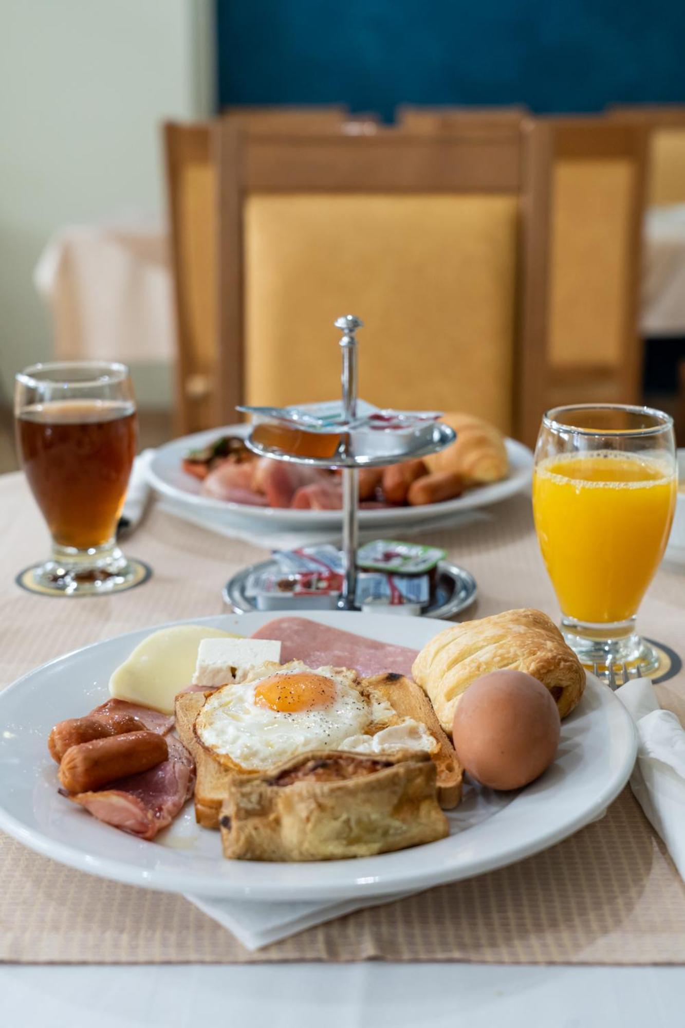Four Seasons 3* Athens