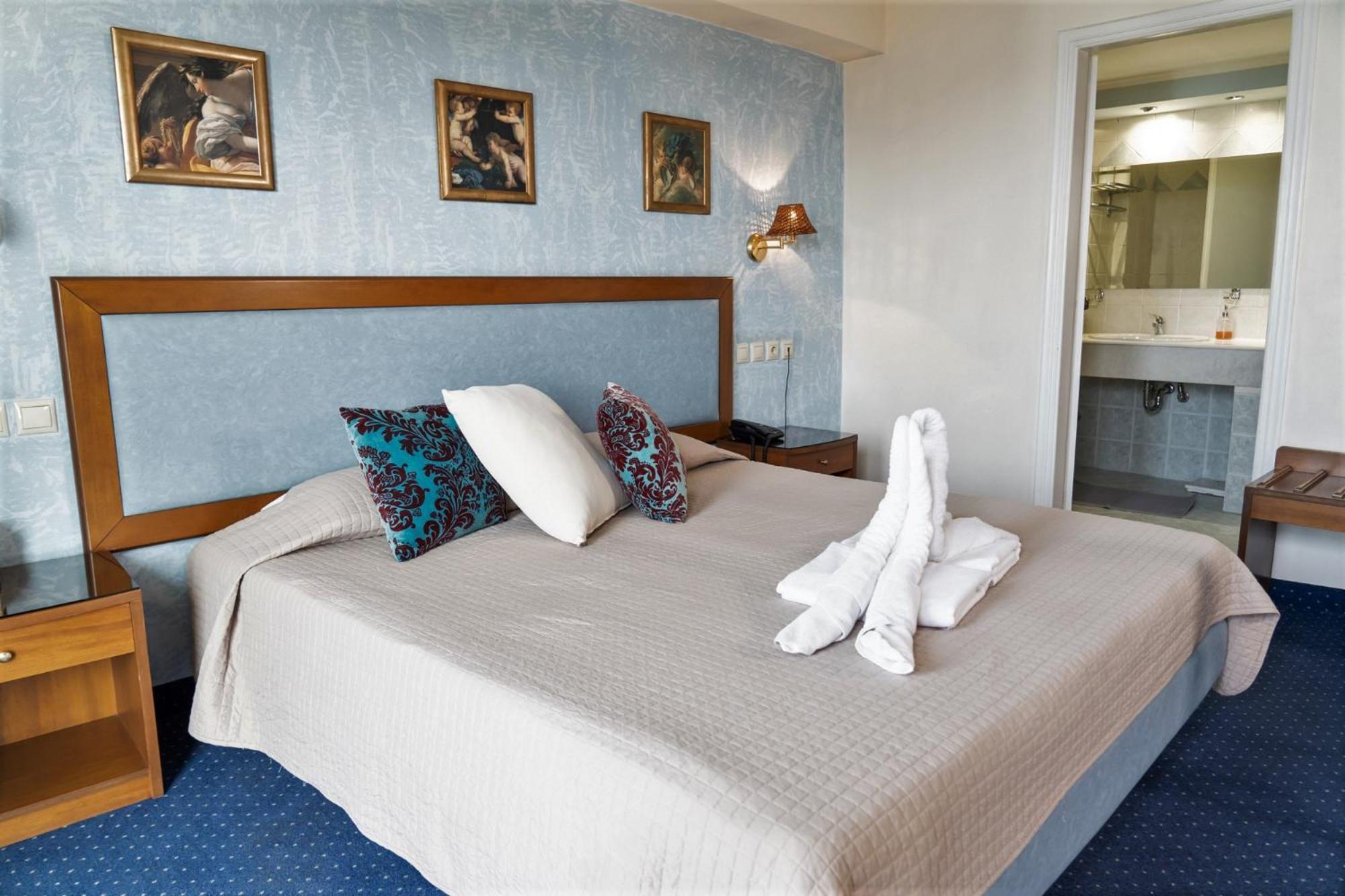 Hotel Four Seasons 3*