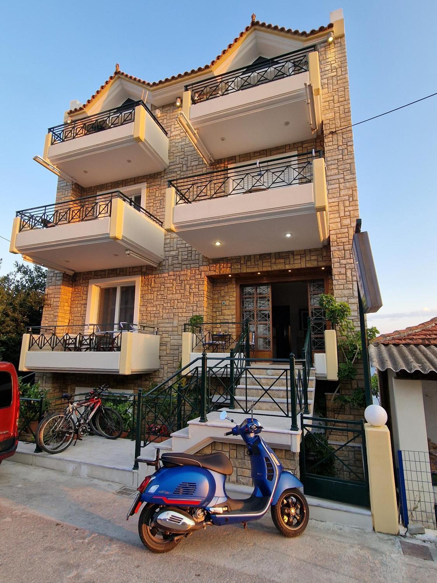 Porto Xronia Aparthotel Khronia