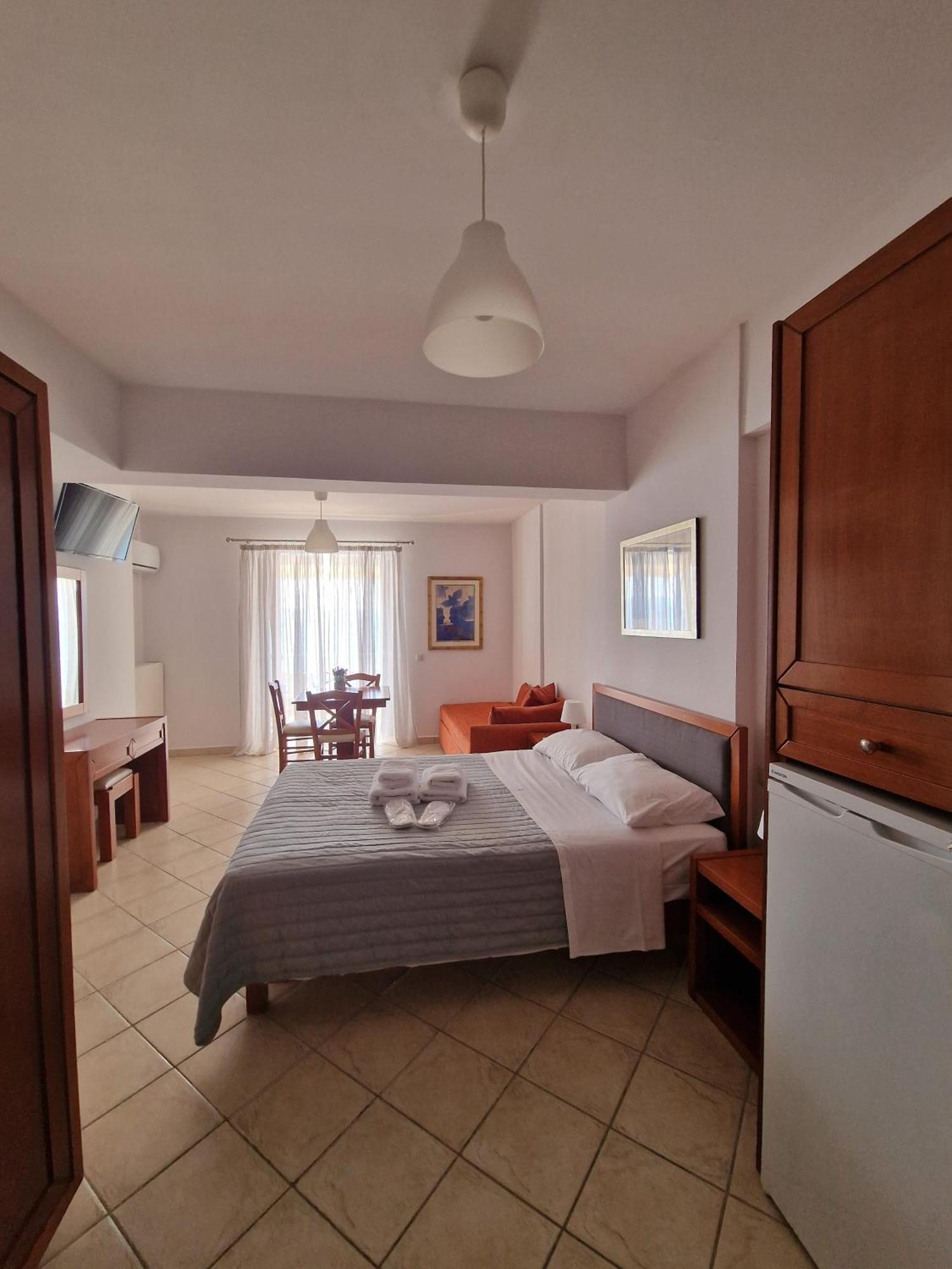 Aparthotel Porto Xronia Khronia