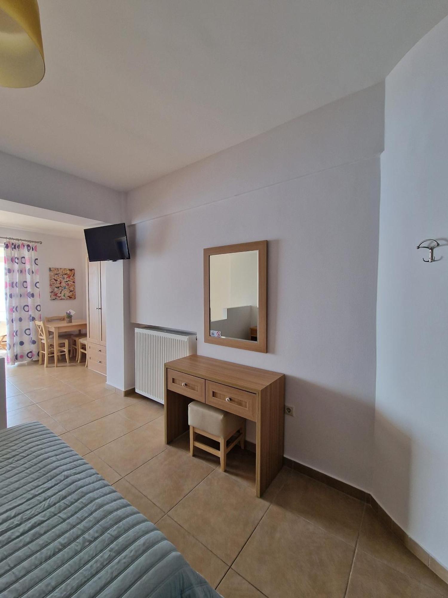 Porto Xronia Aparthotel Khronia