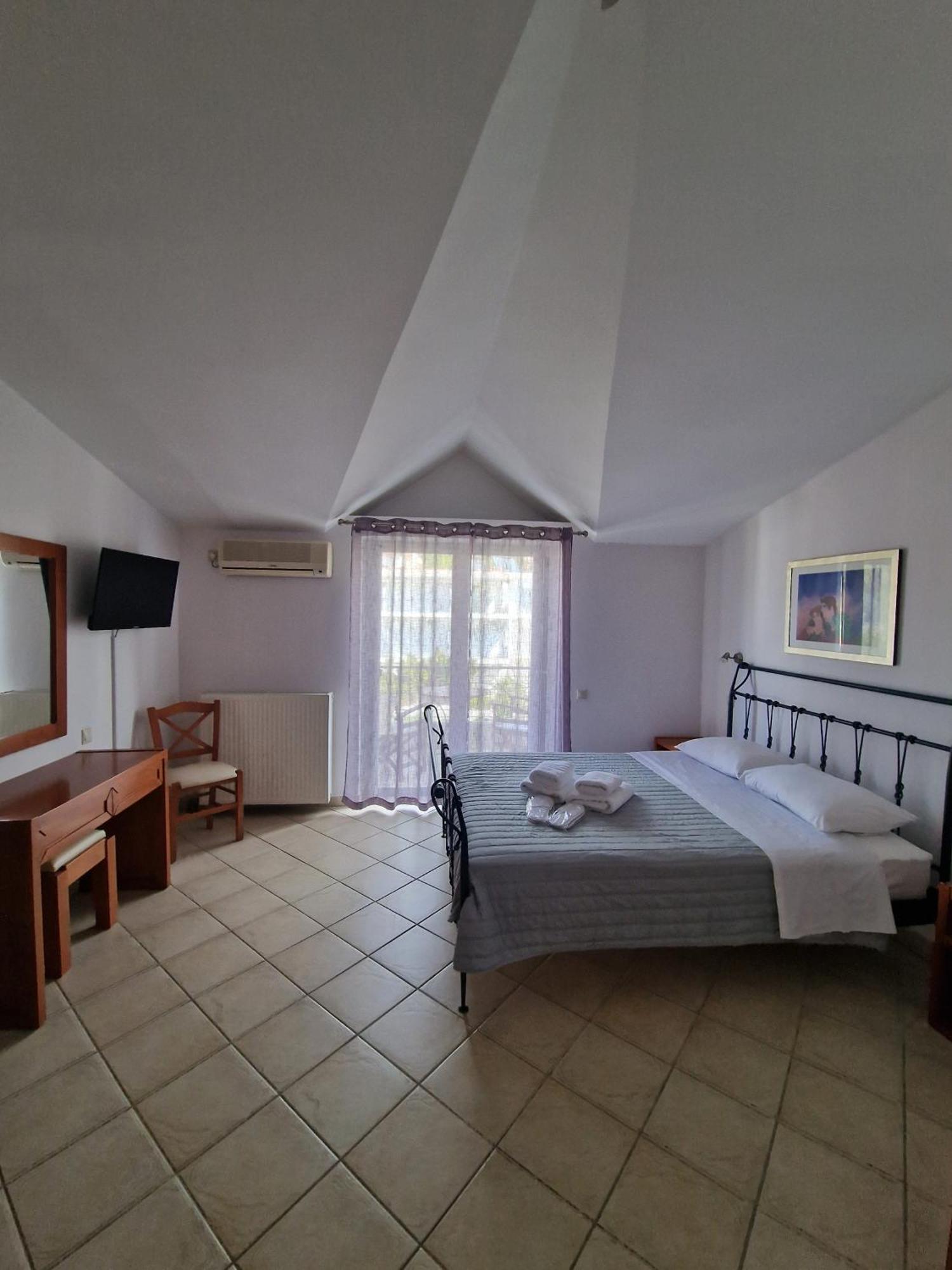 Aparthotel Porto Xronia Khronia