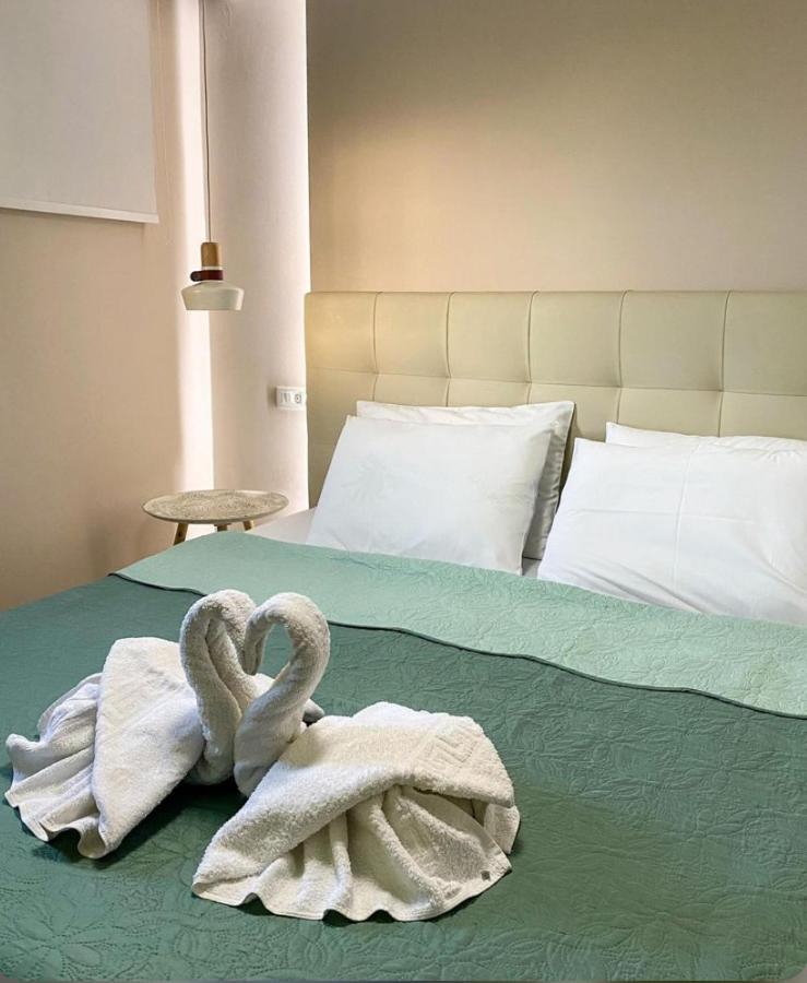 Skizenas Waterfront Apartments * Haraki