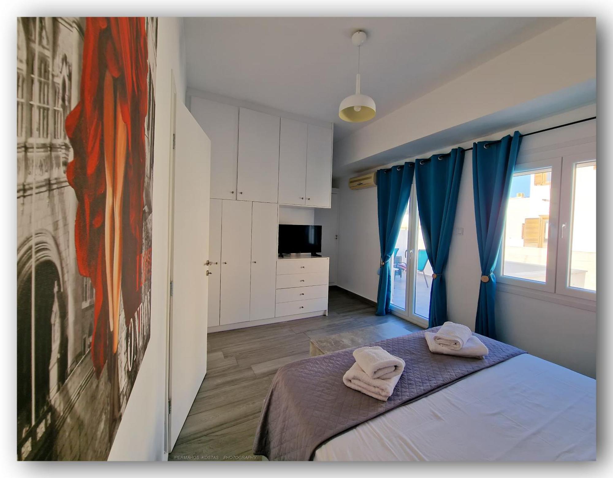 Welcome Syros Port * Ermoupoli
