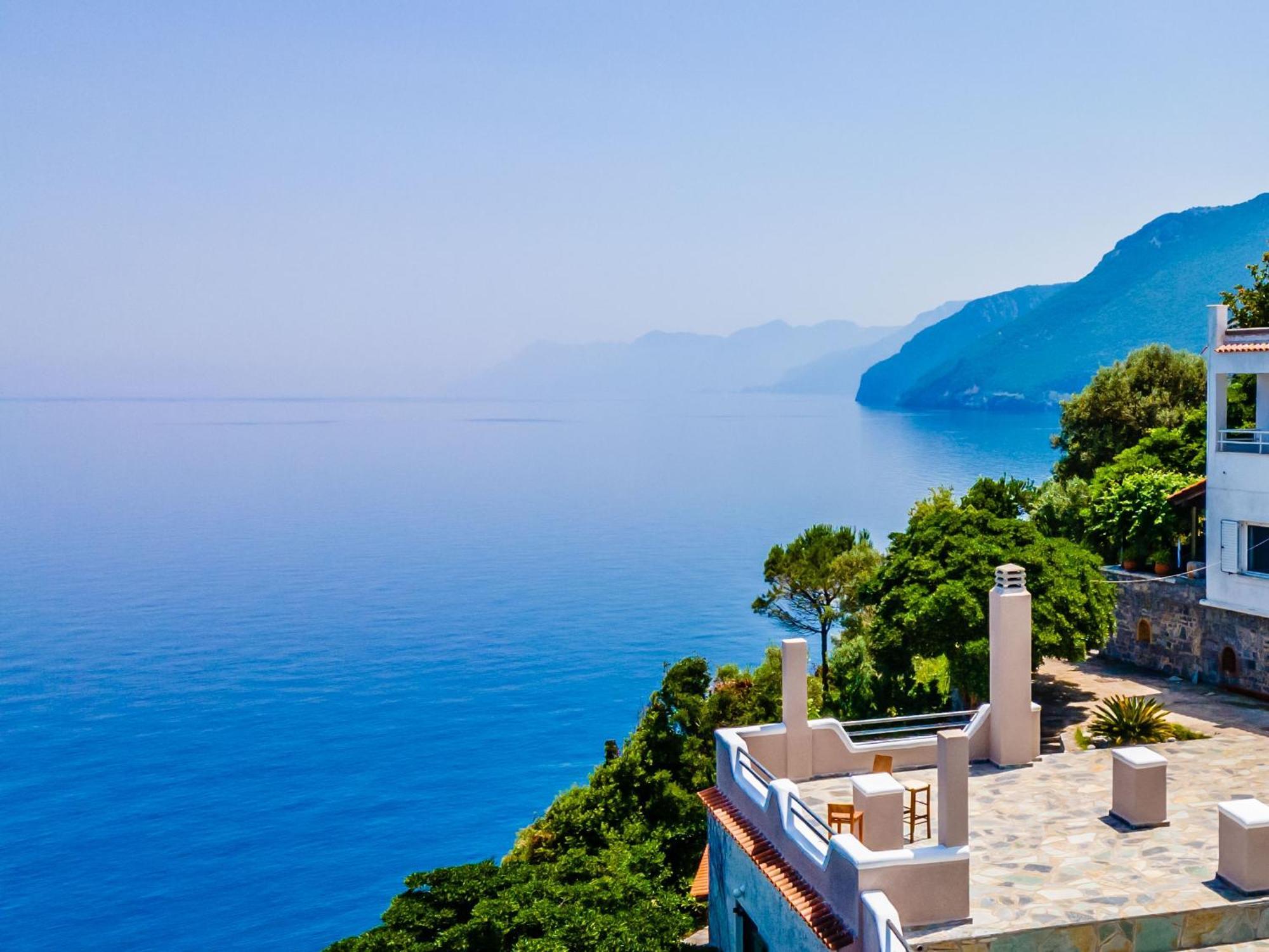 The Life Guest house Limnionas (Central Greece)