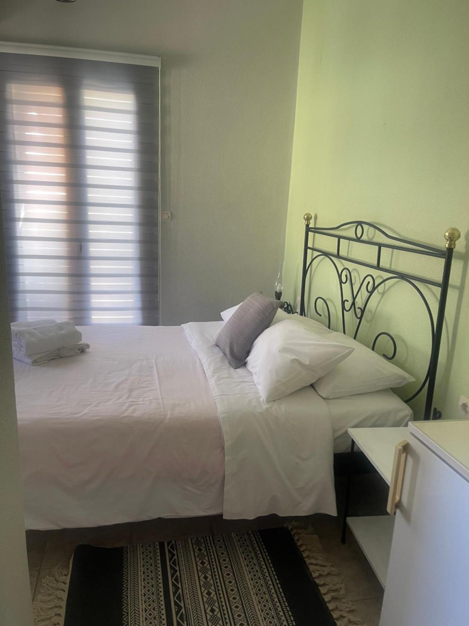 Lithos By The Sea Bed & Breakfast Neo Oitilo