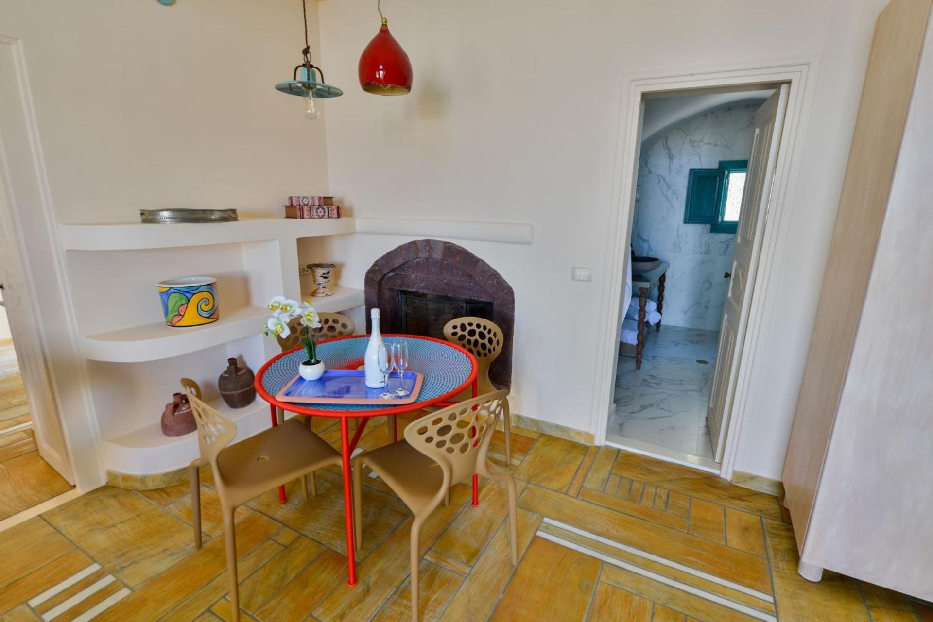 Magnificent Santorini | 3 Bedrooms | Royal | Beautiful Caldera View With 2 Outdoor Hot Tubs | Oia (Santorini)