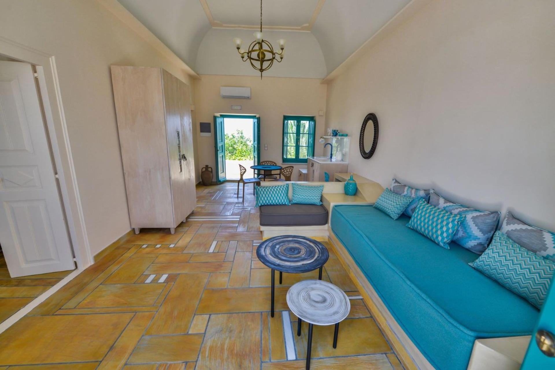 Villa Magnificent Santorini | 3 Bedrooms | Royal | Beautiful Caldera View With 2 Outdoor Hot Tubs |