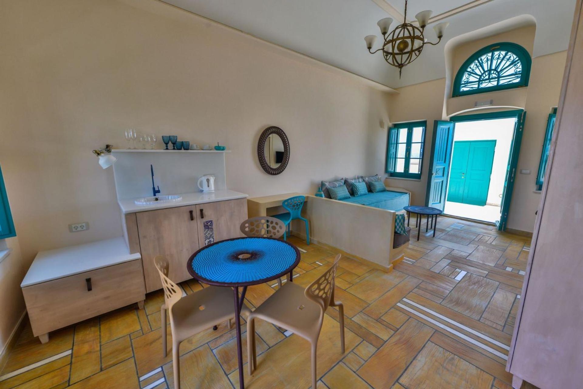 Villa Magnificent Santorini | 3 Bedrooms | Royal | Beautiful Caldera View With 2 Outdoor Hot Tubs |