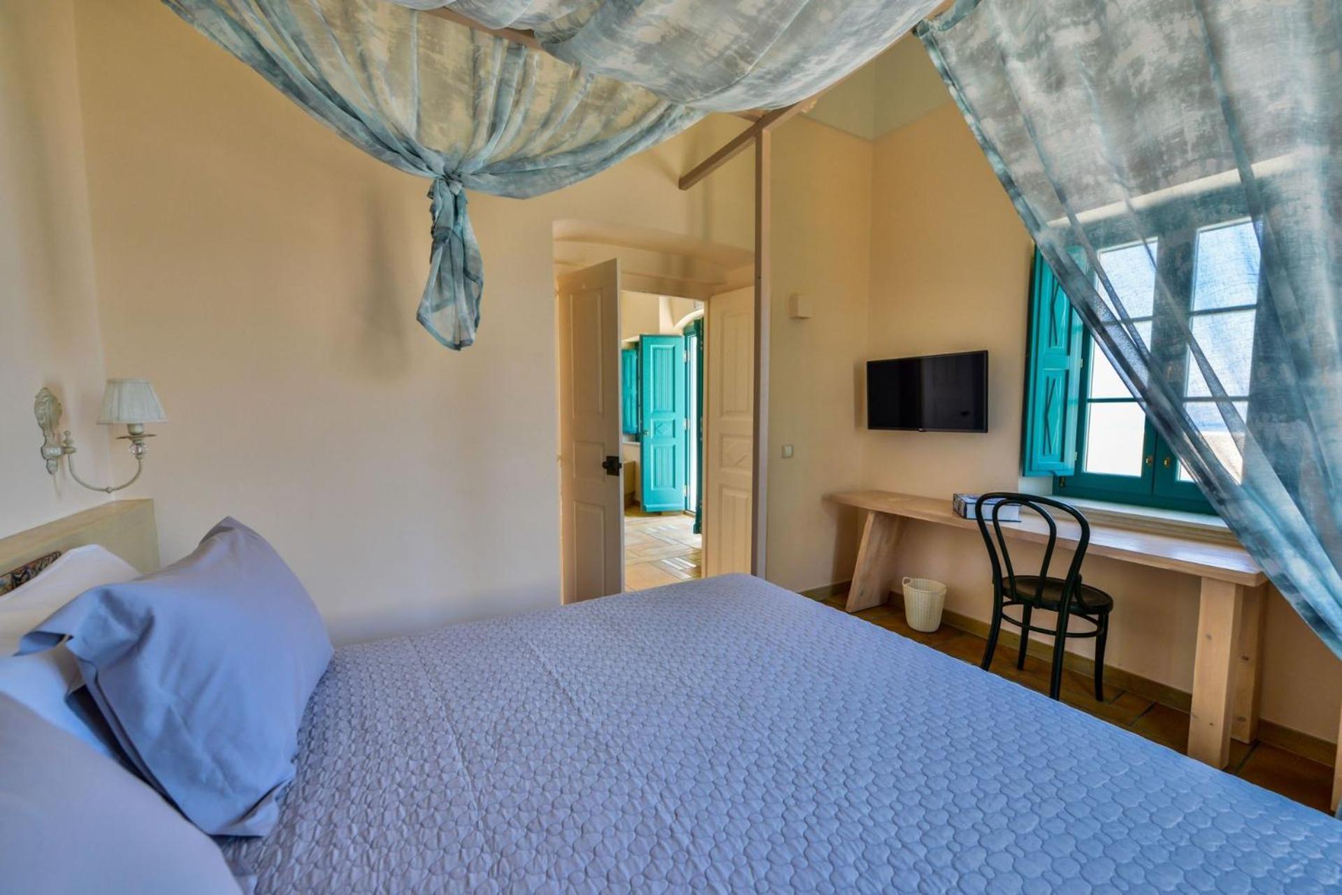 Magnificent Santorini | 3 Bedrooms | Royal | Beautiful Caldera View With 2 Outdoor Hot Tubs |