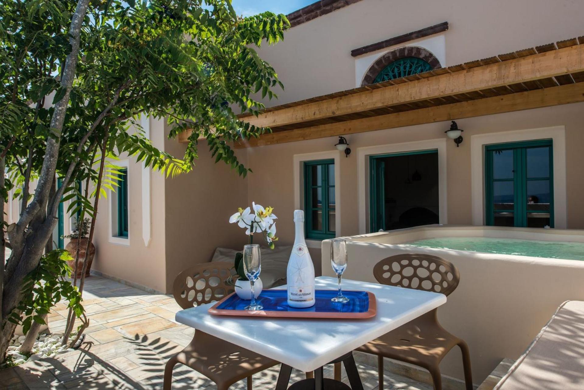 Villa Magnificent Santorini | 3 Bedrooms | Royal | Beautiful Caldera View With 2 Outdoor Hot Tubs |