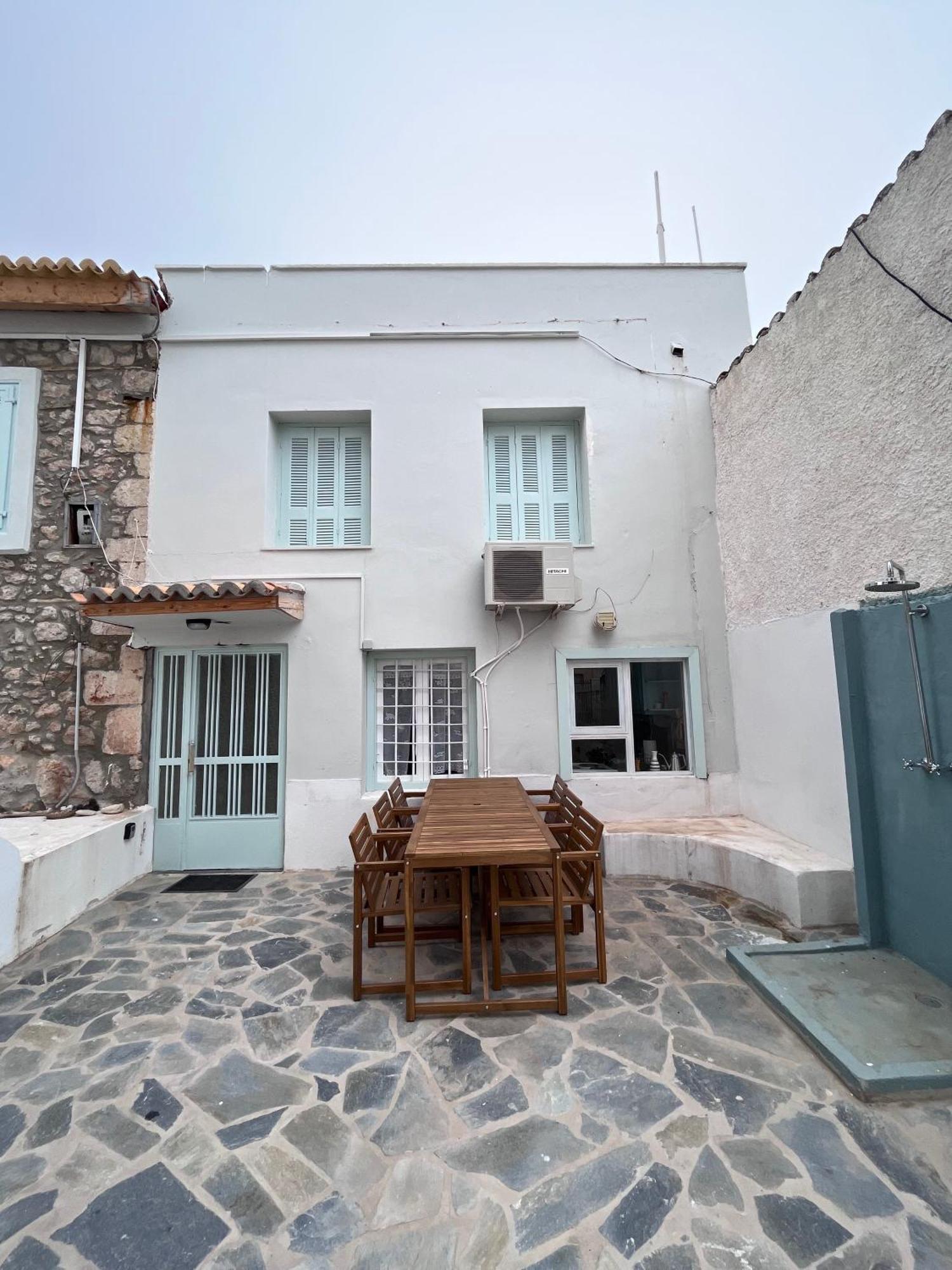 Authentic Rooftop House * Galaxidi