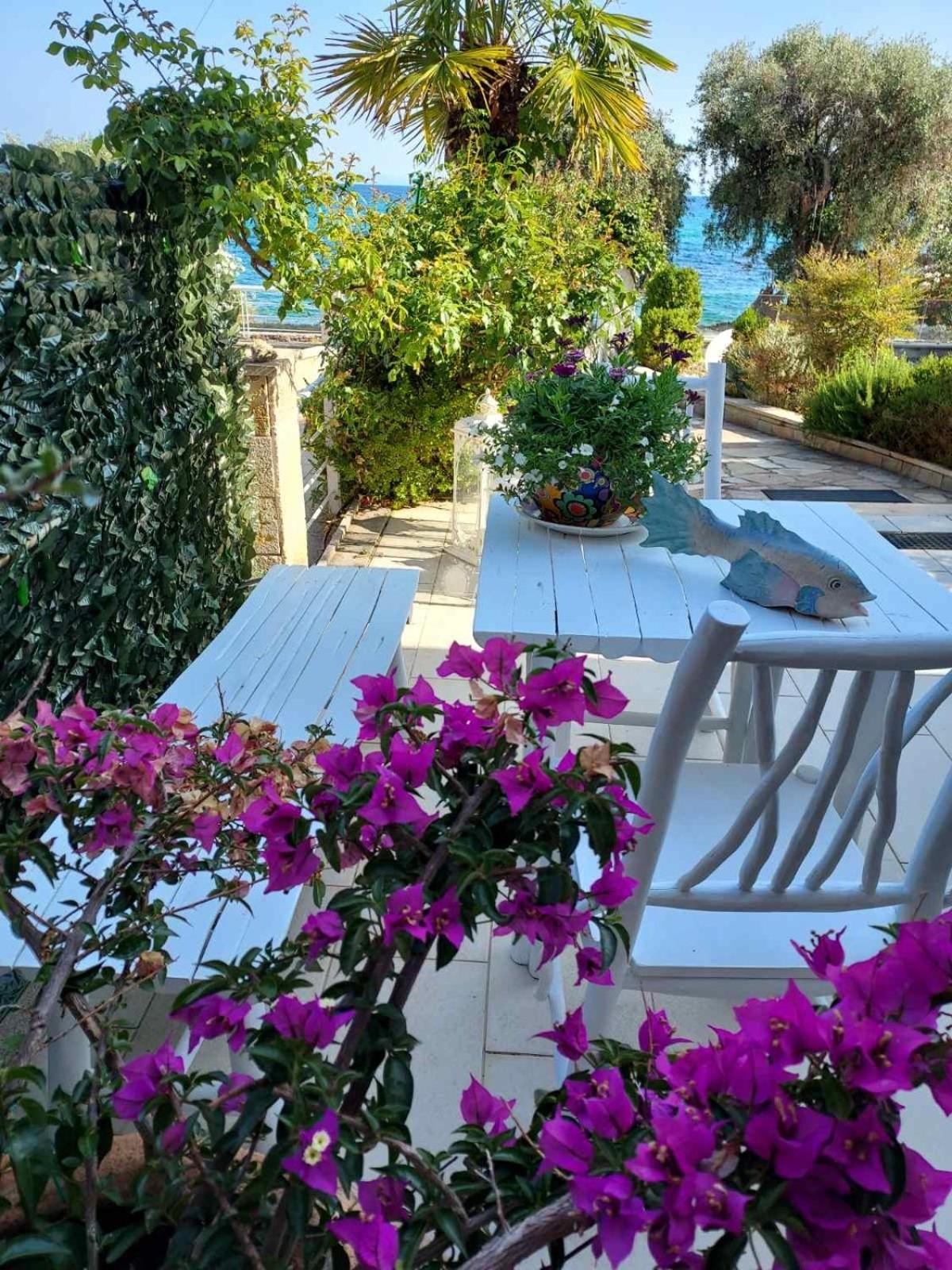 Holiday home Mara με ιδιωτική παραλία Loutra Elevtheron