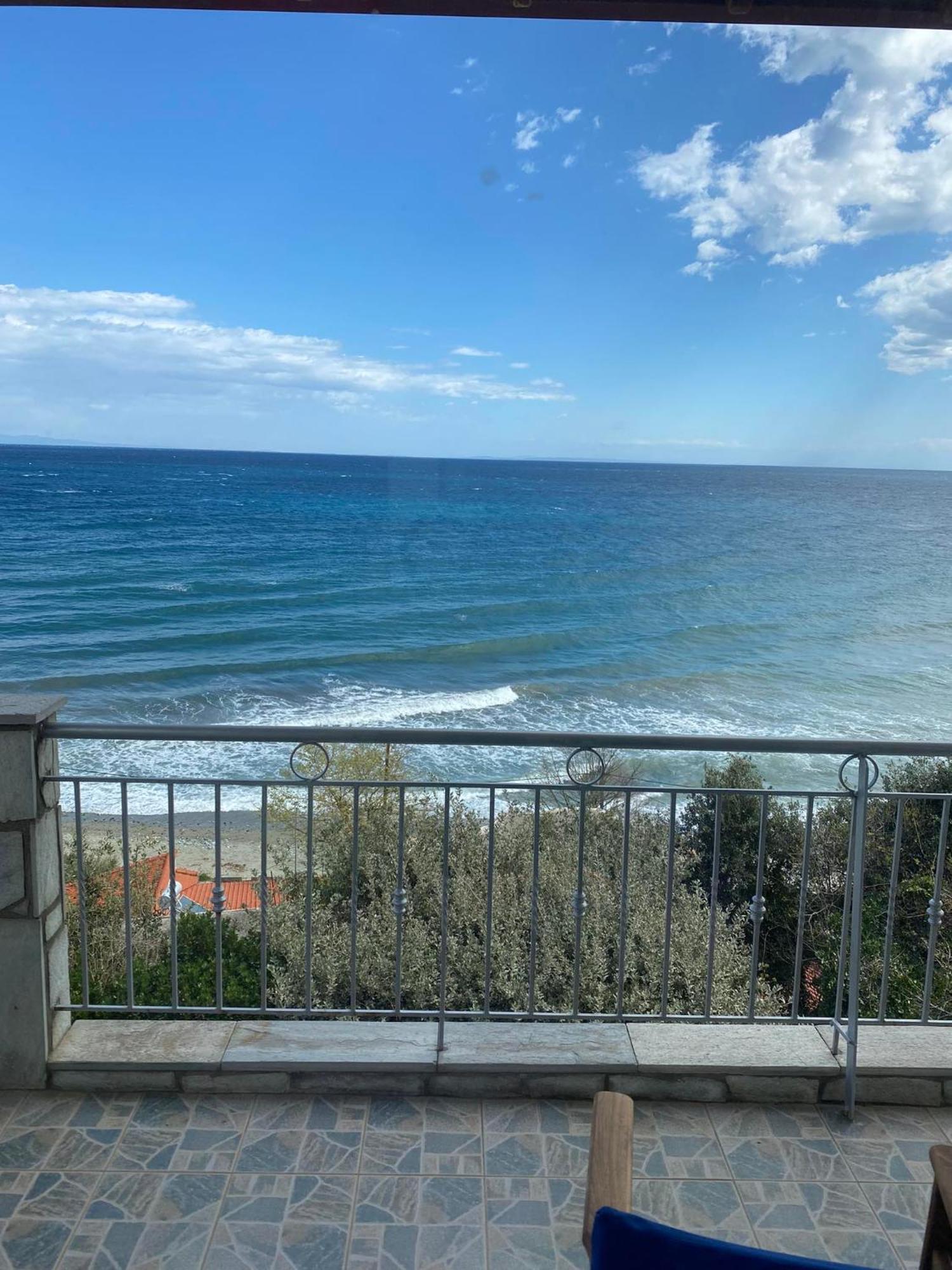 βεράντα στο αιγαίο Villa Kokkino Nero