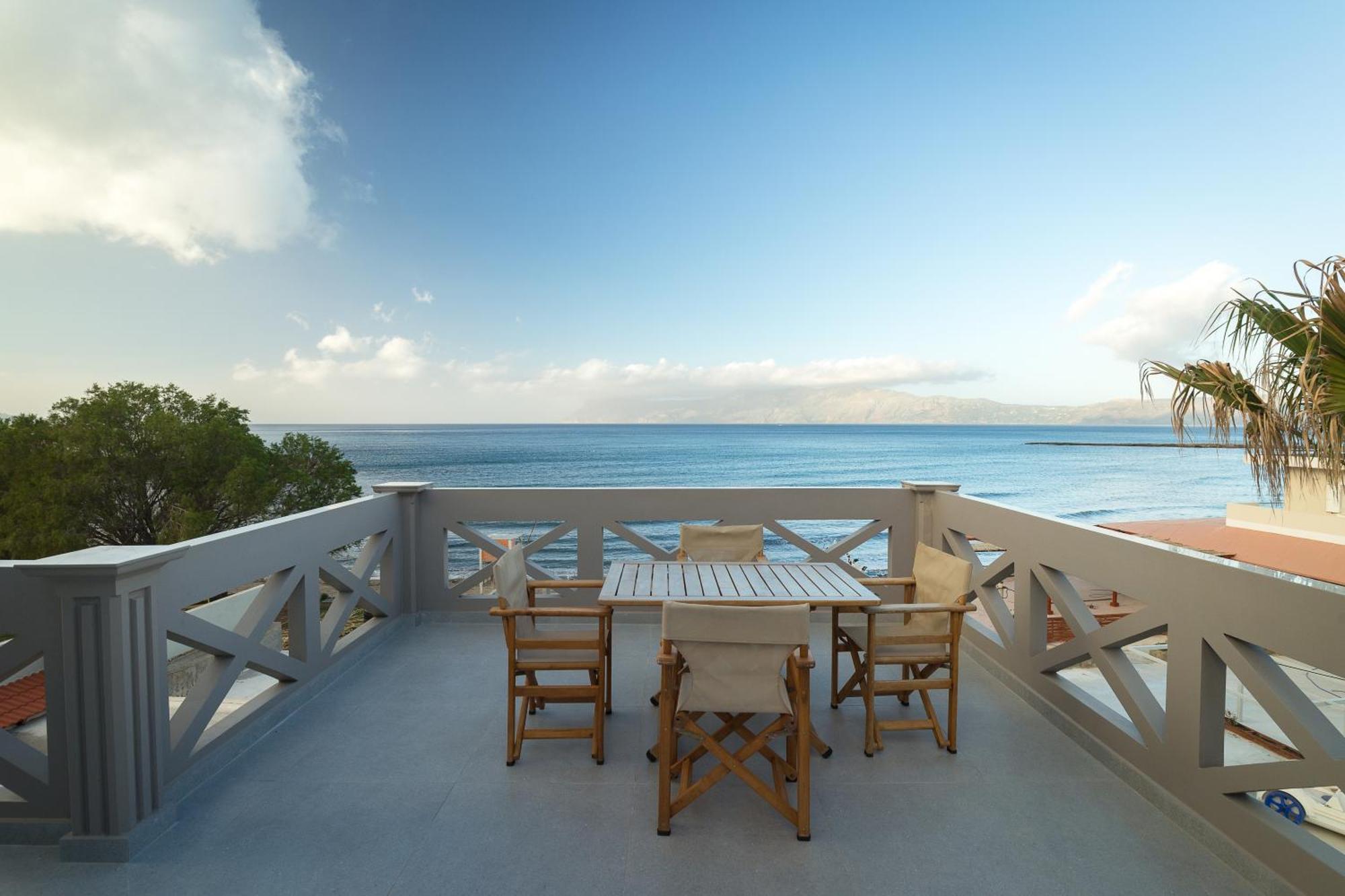 Zoe's Place - 1 Bd Loft Beachfront Apartment