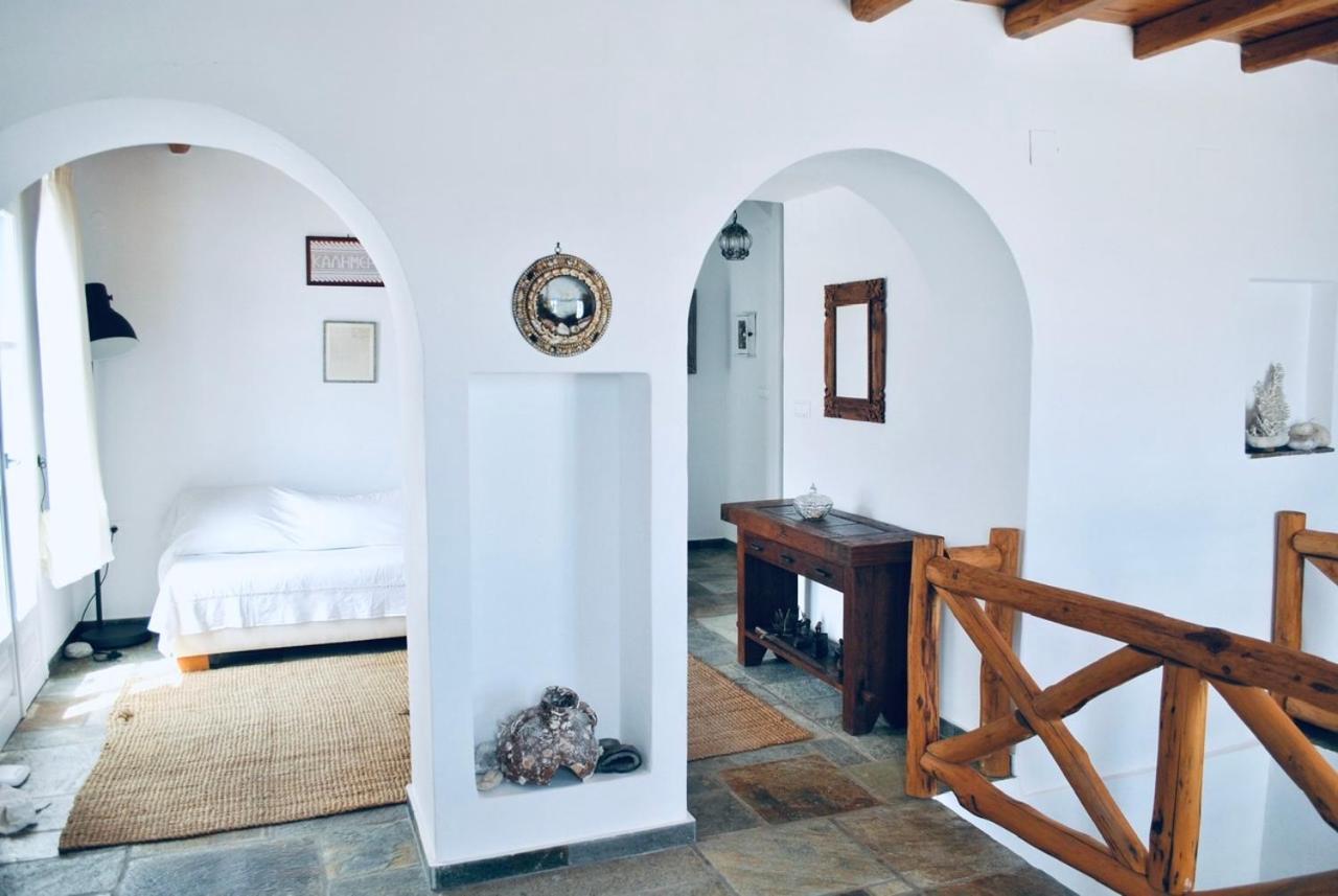 Pende Traditional * Serifos Town
