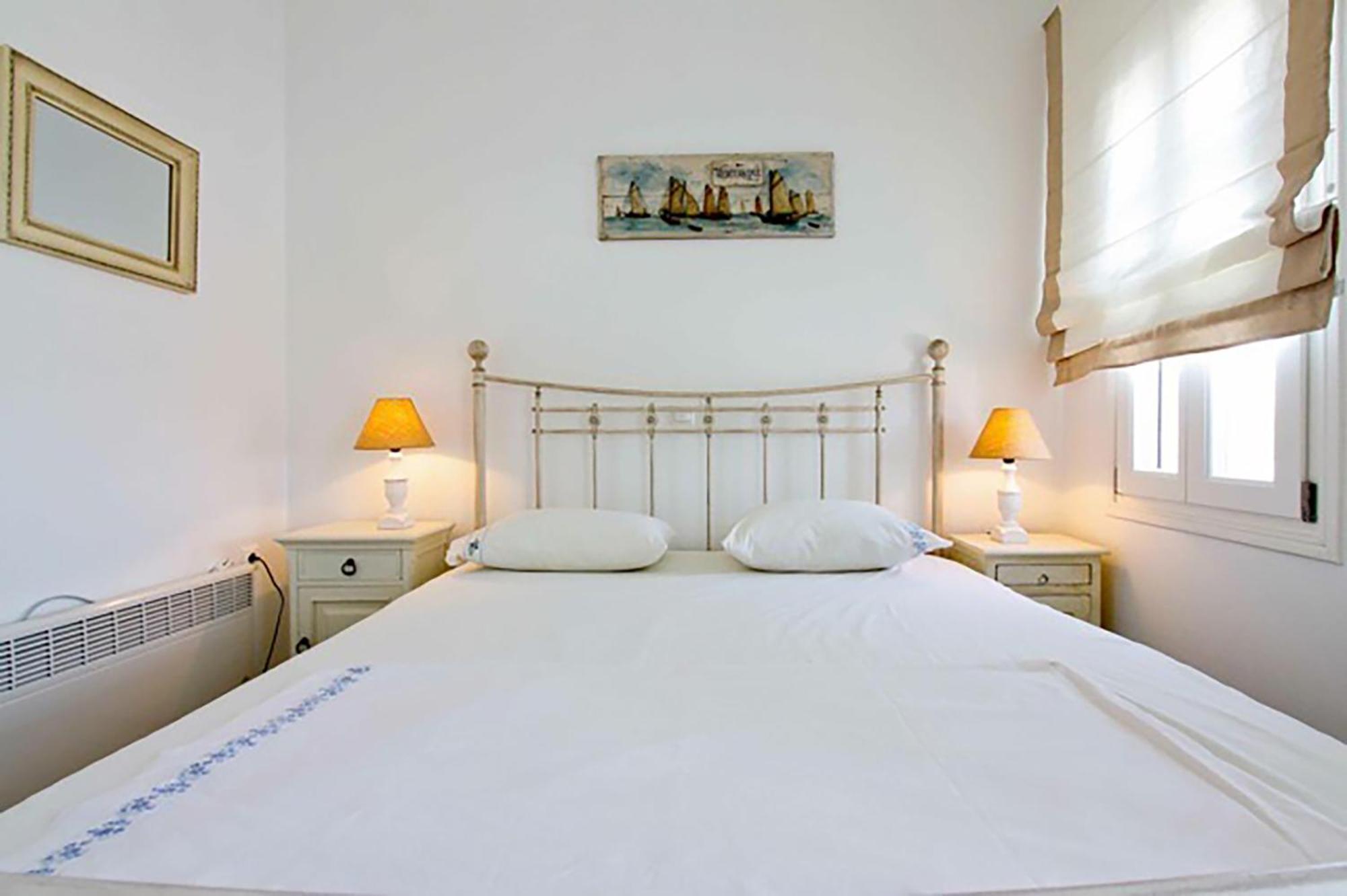 Dolce Waterfront Villa, Logaras,