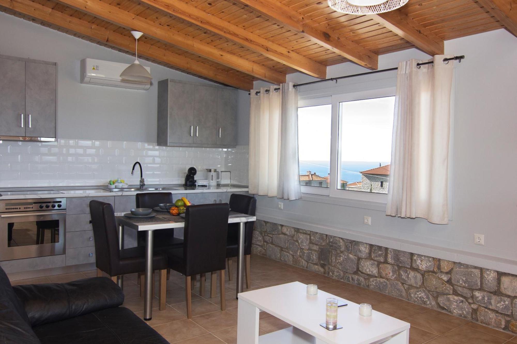 Emilia's Upper Floor Apartment *