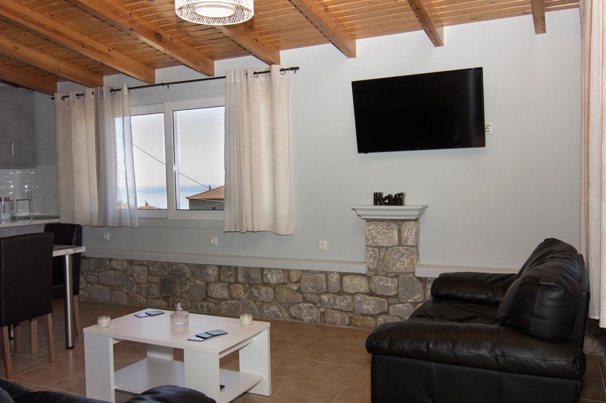 Emilia's Upper Floor Apartment *