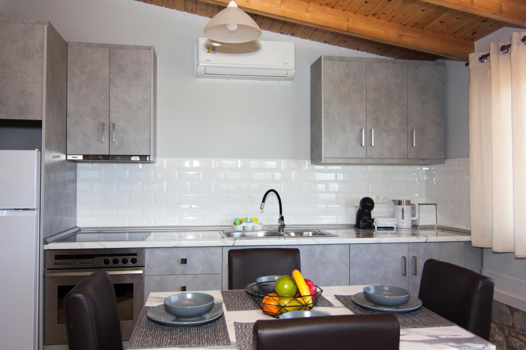Emilia's Upper Floor * Stoupa