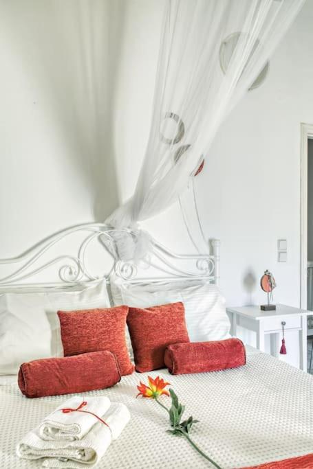 Evita's Ikia Seaside Luxury House *