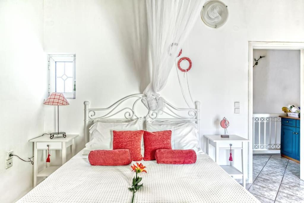 Evita's Ikia Seaside Luxury House * Mesongi